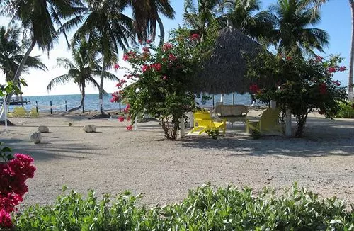 فندق Seashell Beach Resort