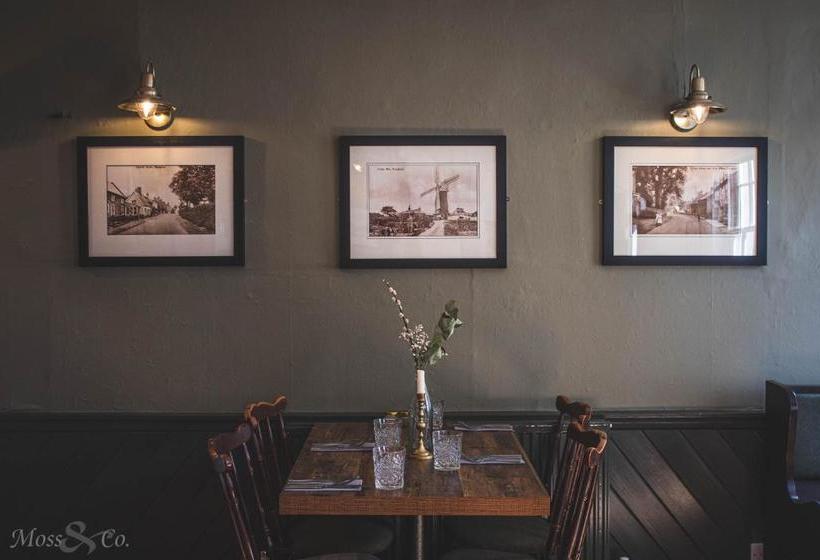 בית מלון כפרי The Angel Inn