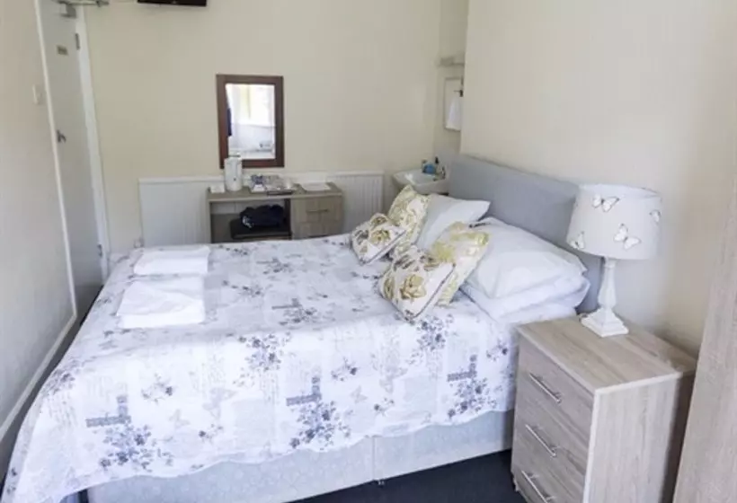 هتل The Firs Bed And Breakfast