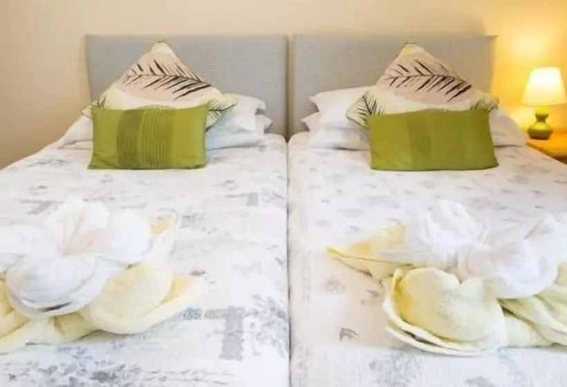 هتل The Firs Bed And Breakfast