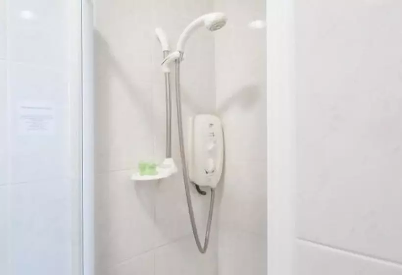 هتل The Firs Bed And Breakfast