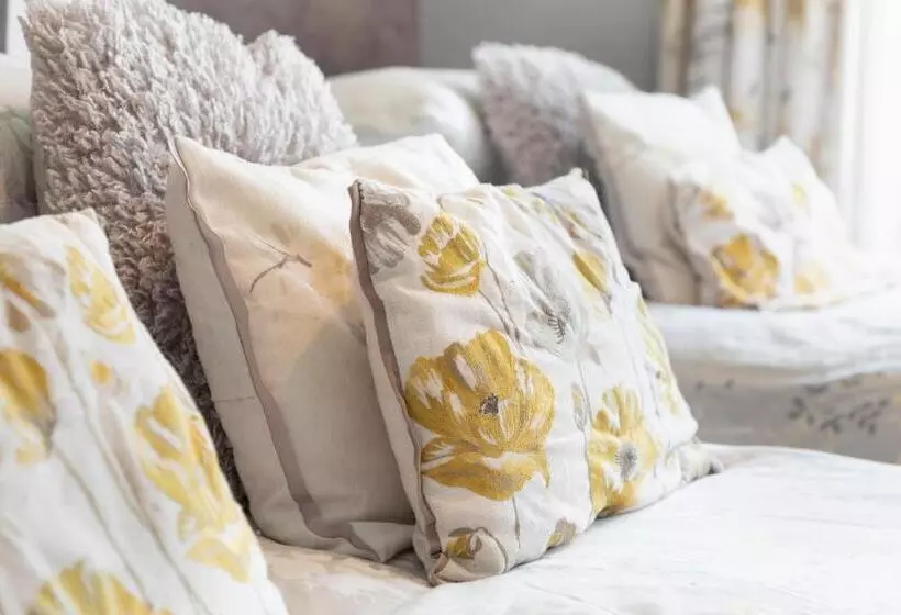 هتل The Firs Bed And Breakfast