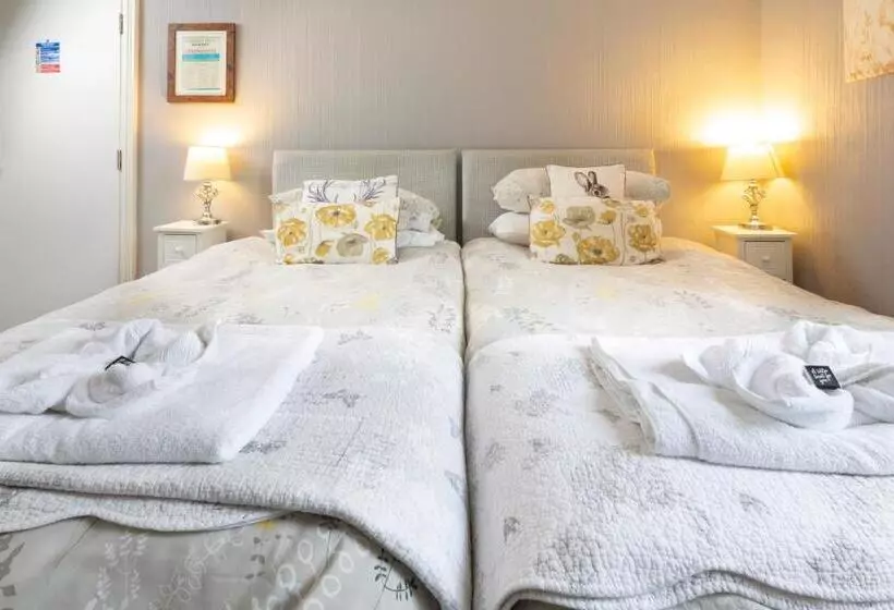 هتل The Firs Bed And Breakfast