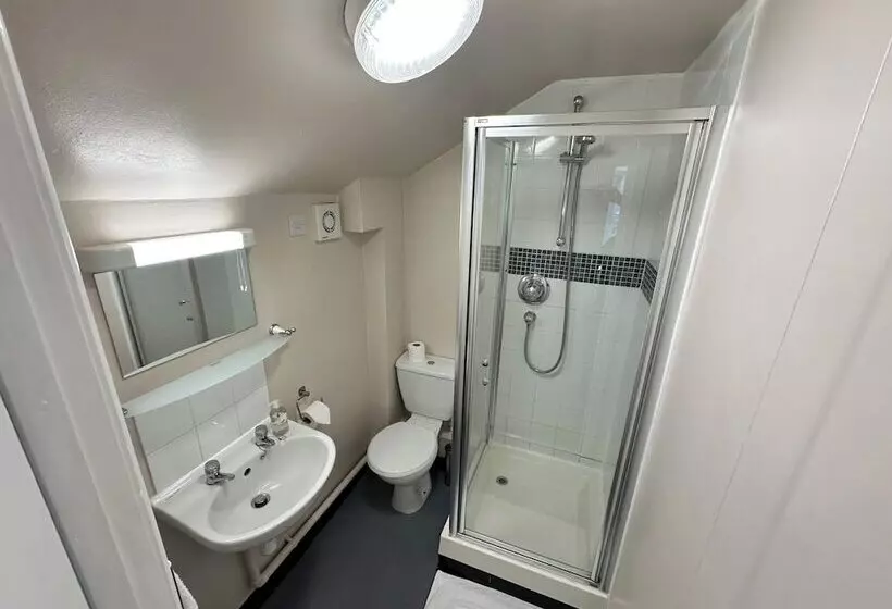 בית מלון כפרי The Prince Albert Pub &