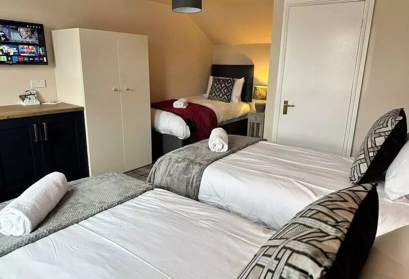 בית מלון כפרי The Prince Albert Pub &