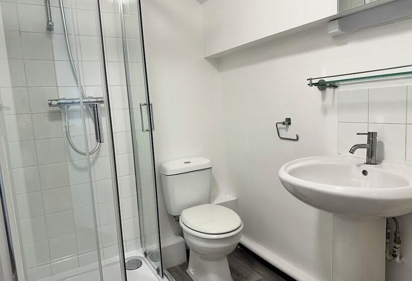 فندق The Prince Albert Pub &