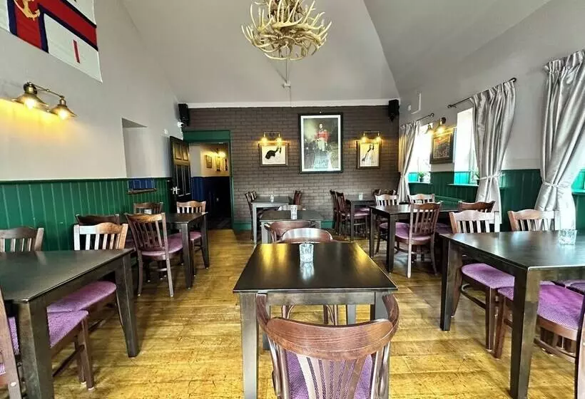 בית מלון כפרי The Prince Albert Pub &