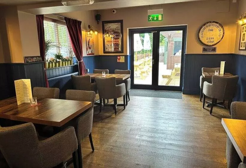 בית מלון כפרי The Prince Albert Pub &