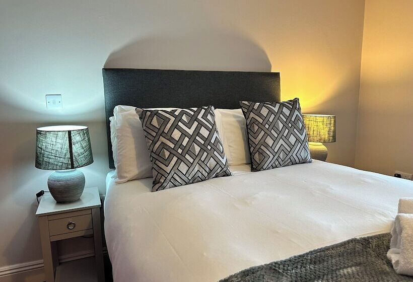 فندق The Prince Albert Pub &