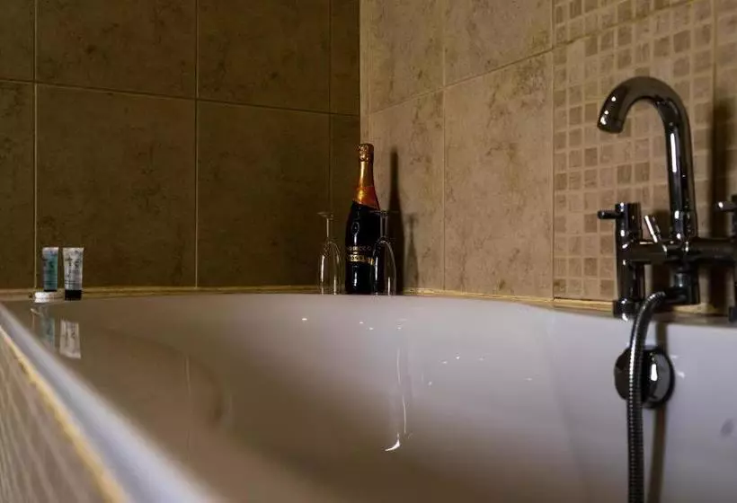 فندق Thyme At The Tavern