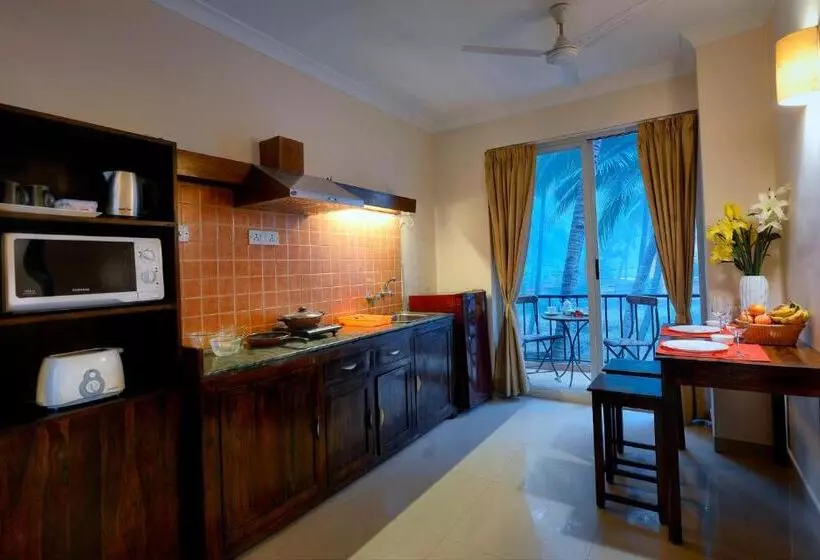 Treehouse Blue Hotel & Serviced Apartments