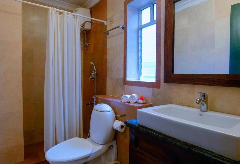 Treehouse Blue Hotel & Serviced Apartments