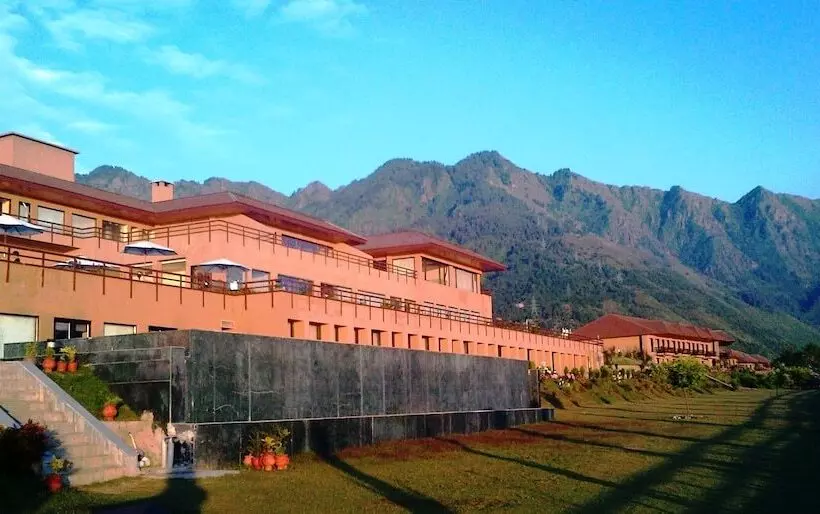 استراحتگاه Taj Dal View Srinagar