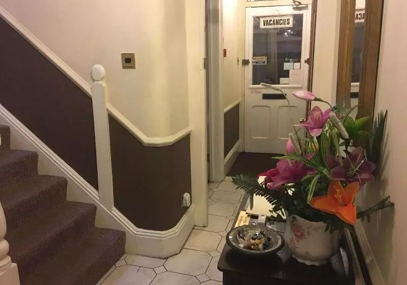 تختخواب و صبحانه Gillygate Guest House