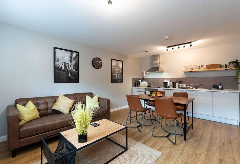 High Street Town House