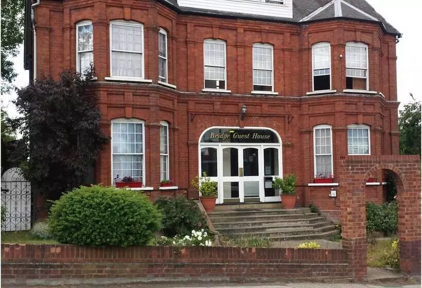 בית מלון כפרי Bridge Guest House