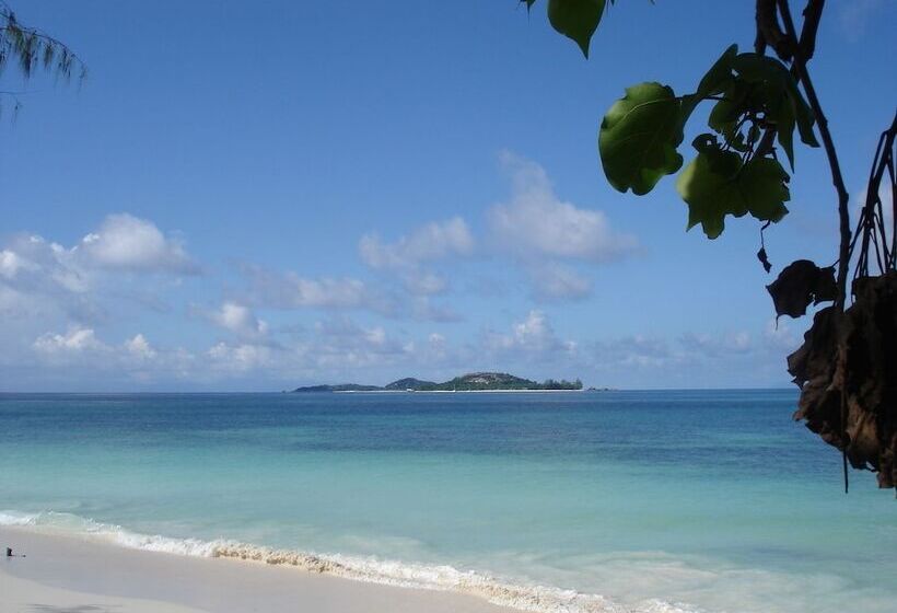 Отель Castello Beach