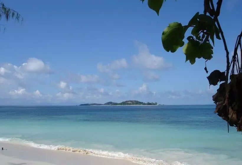 Отель Castello Beach