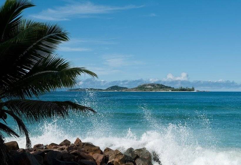 Отель Castello Beach