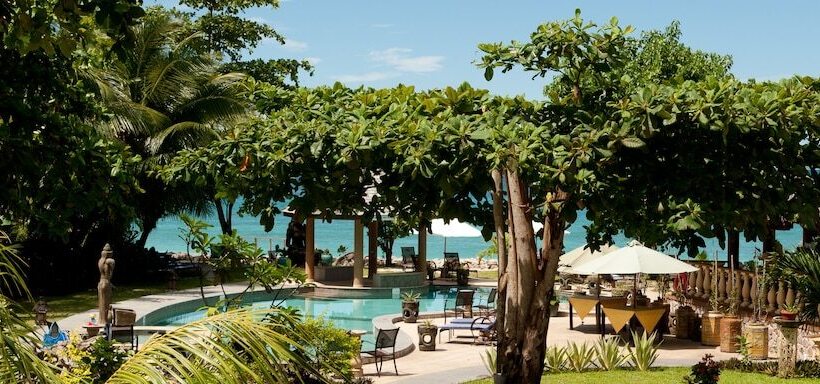 Отель Castello Beach