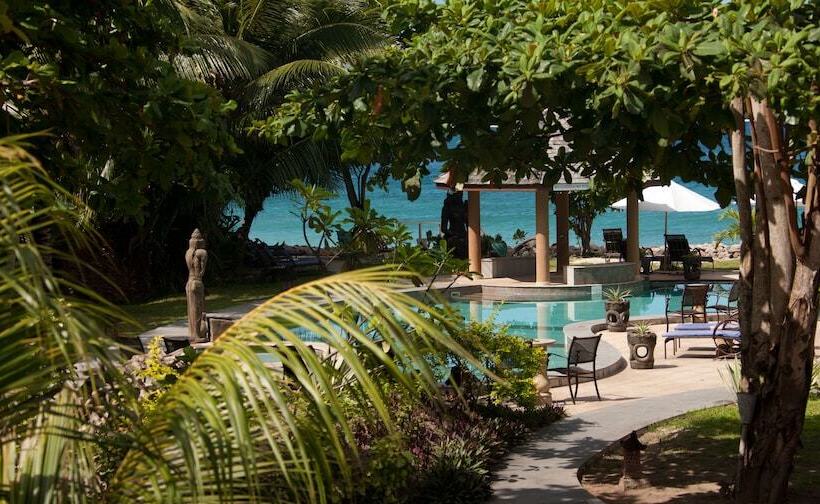 Отель Castello Beach