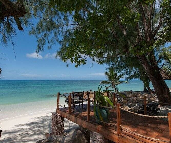 Отель Castello Beach