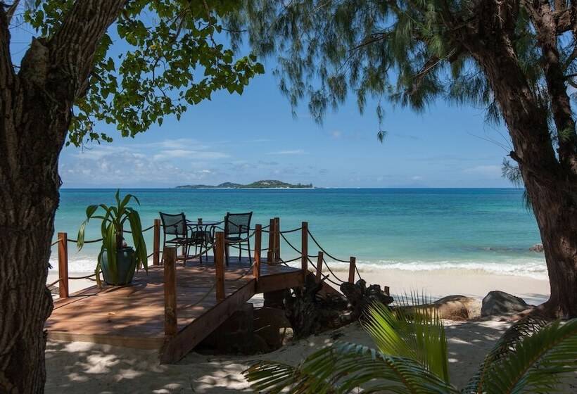 Отель Castello Beach