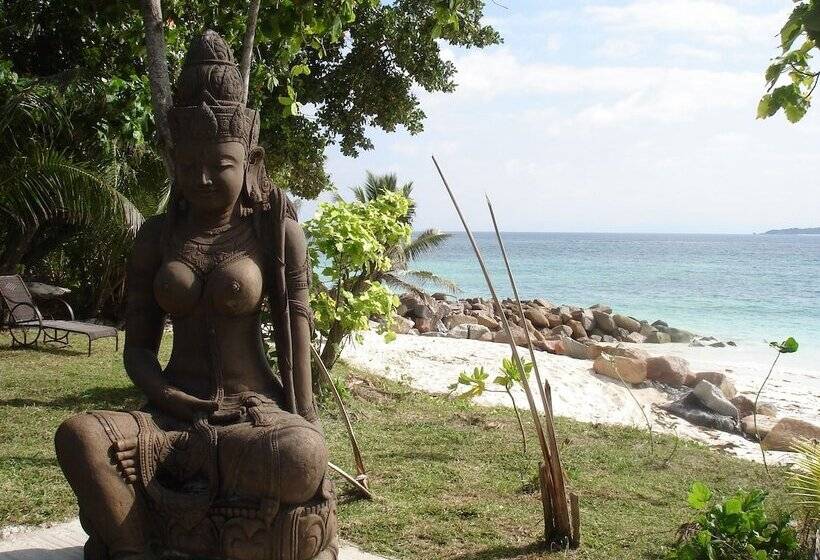 Отель Castello Beach