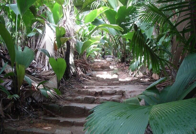 Отель Castello Beach