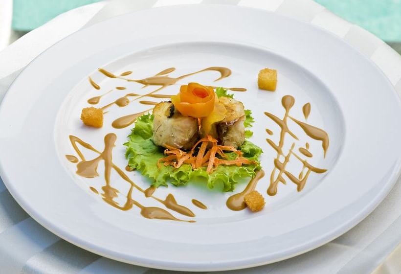 Отель Castello Beach