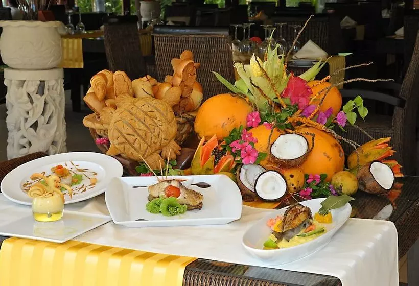 Отель Castello Beach