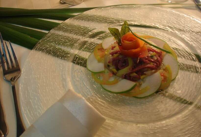 Отель Castello Beach