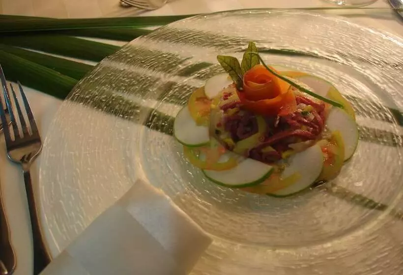 Отель Castello Beach