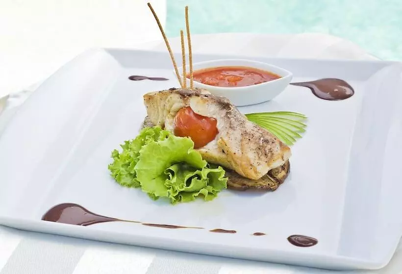 Отель Castello Beach