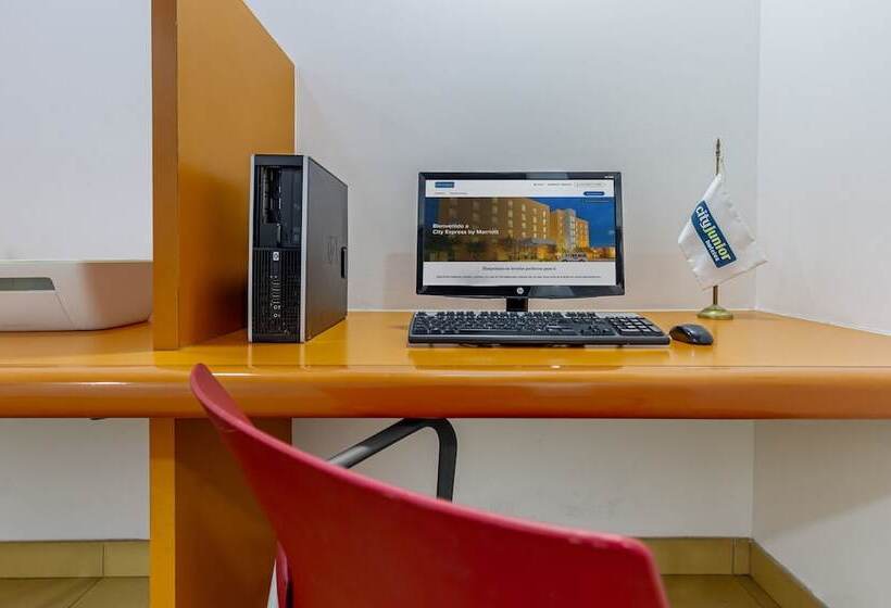 Отель City Express Junior By Marriott Tuxtla Gutierrez Poliforum