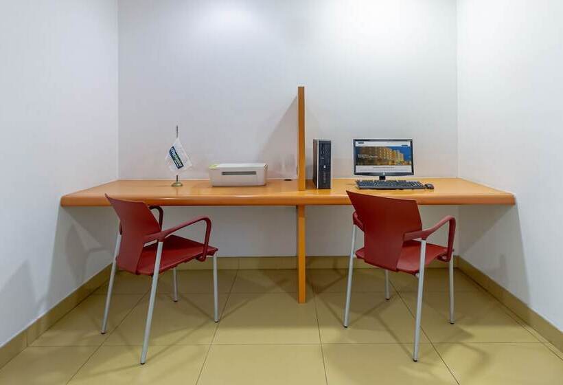 Отель City Express Junior By Marriott Tuxtla Gutierrez Poliforum