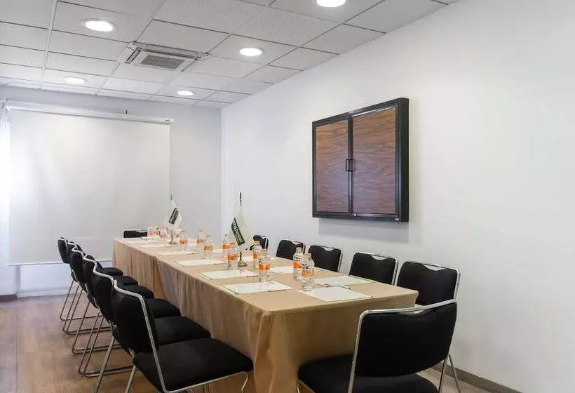 בית מלון כפרי City Express Junior By Marriott Tuxtla Gutierrez Poliforum