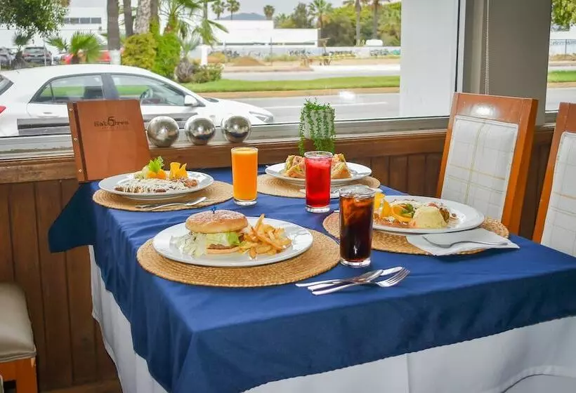 هتل Costa Ensenada