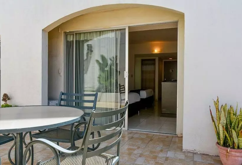 هتل Costa Ensenada