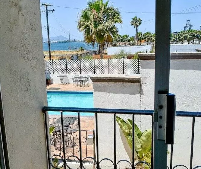 هتل Costa Ensenada