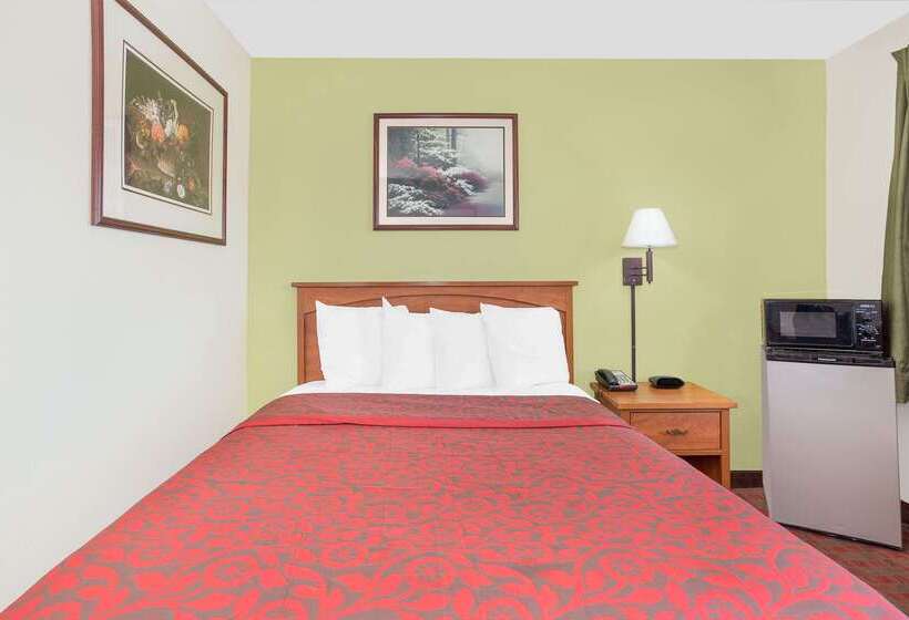 בית מלון כפרי Days Inn By Wyndham Turlock