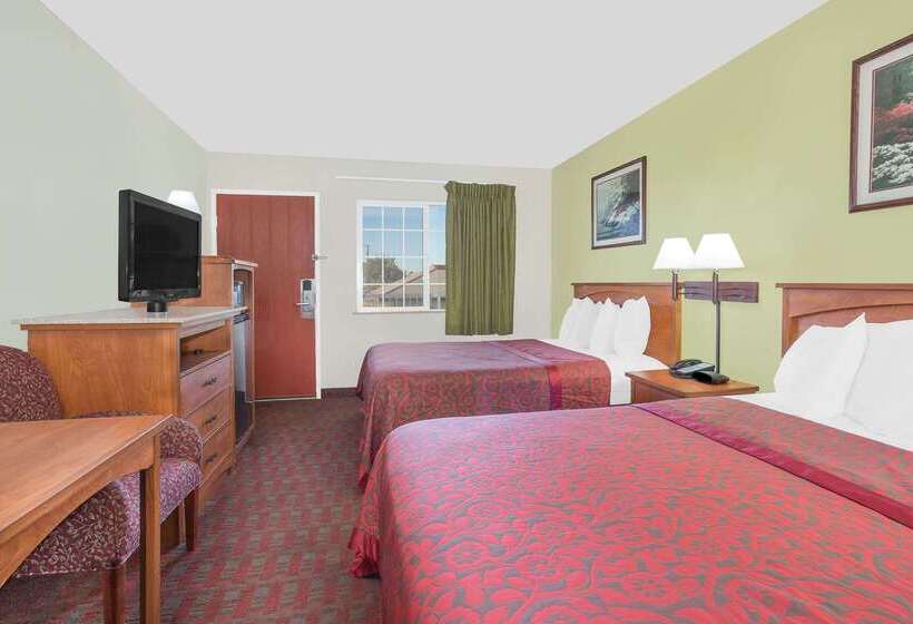 בית מלון כפרי Days Inn By Wyndham Turlock