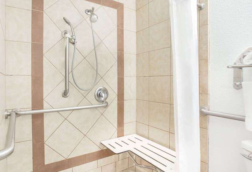 בית מלון כפרי Days Inn By Wyndham Turlock