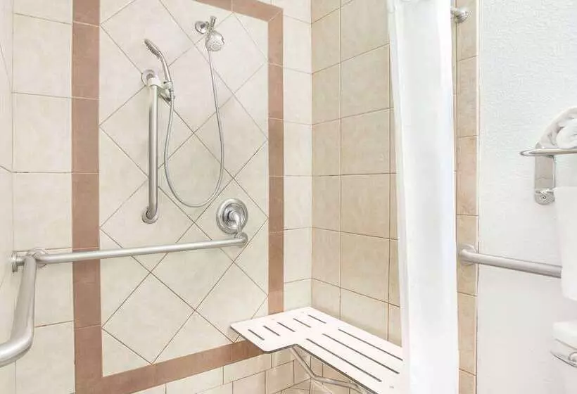 Отель Days Inn By Wyndham Turlock