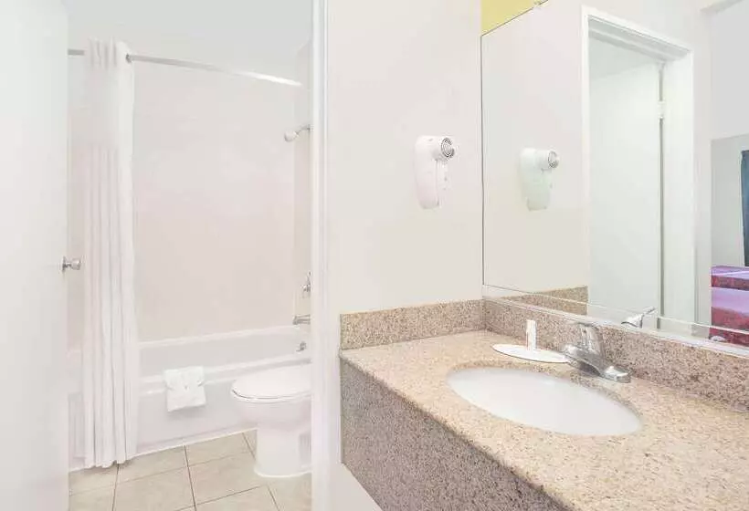 Отель Days Inn By Wyndham Turlock