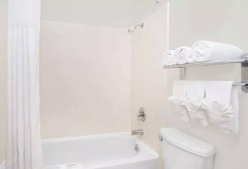 Отель Days Inn By Wyndham Turlock