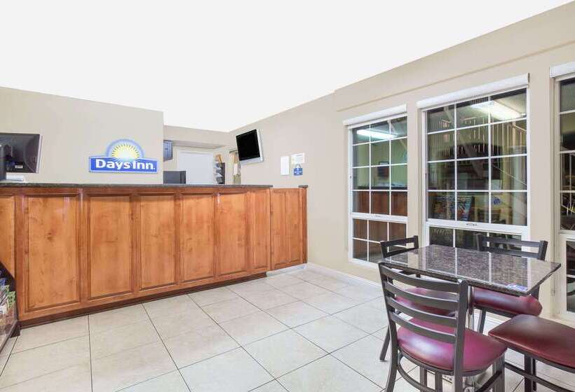 בית מלון כפרי Days Inn By Wyndham Turlock