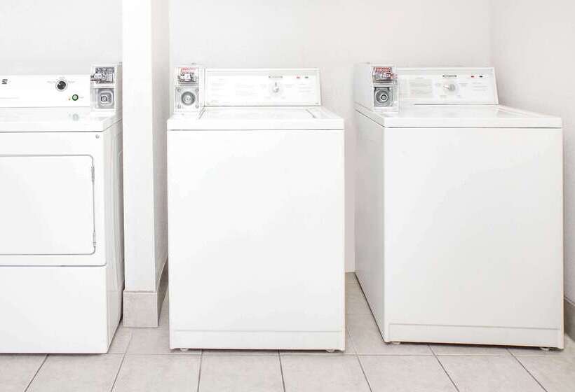 בית מלון כפרי Days Inn By Wyndham Turlock