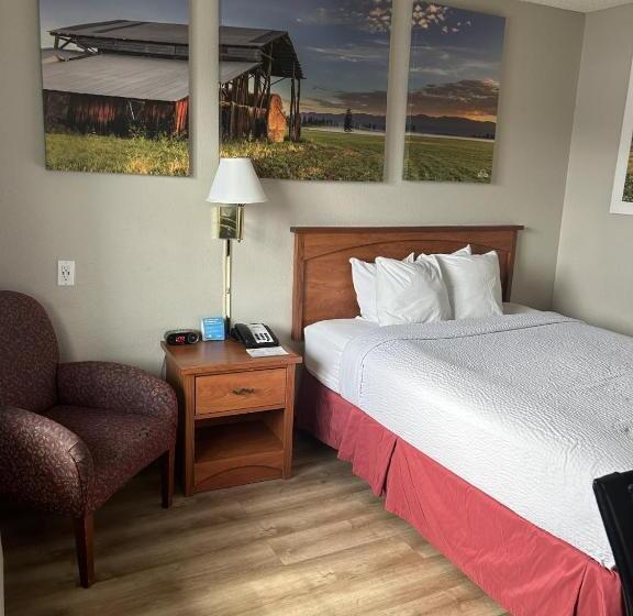 בית מלון כפרי Days Inn By Wyndham Turlock