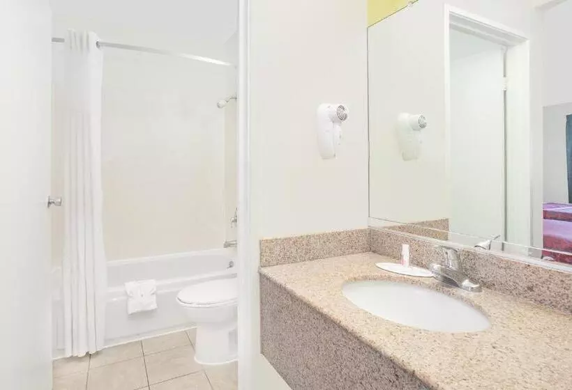 Отель Days Inn By Wyndham Turlock